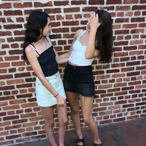 Meet your Posher, Olivia - Picture 3 of 3